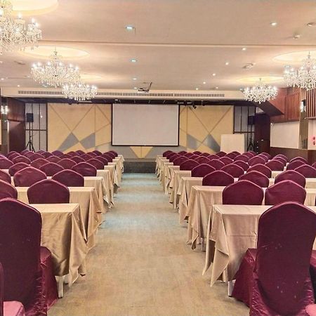 Ful Won Hotel Taichung Esterno foto