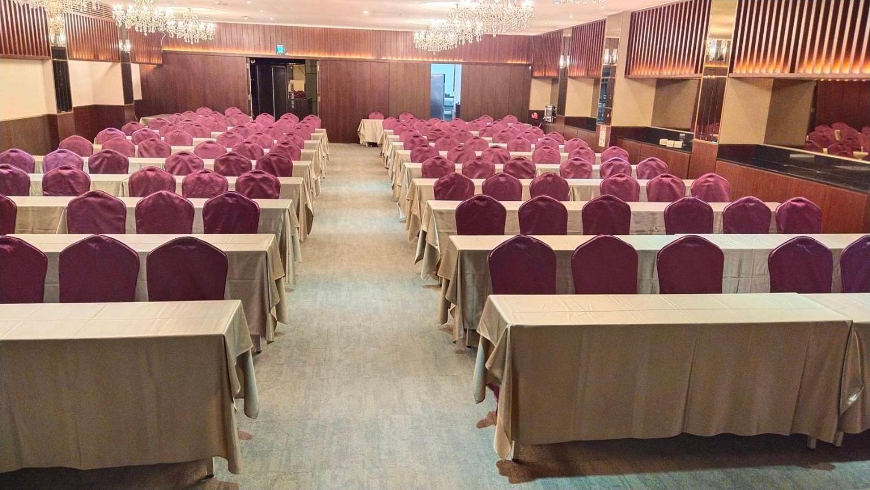 Ful Won Hotel Taichung Esterno foto