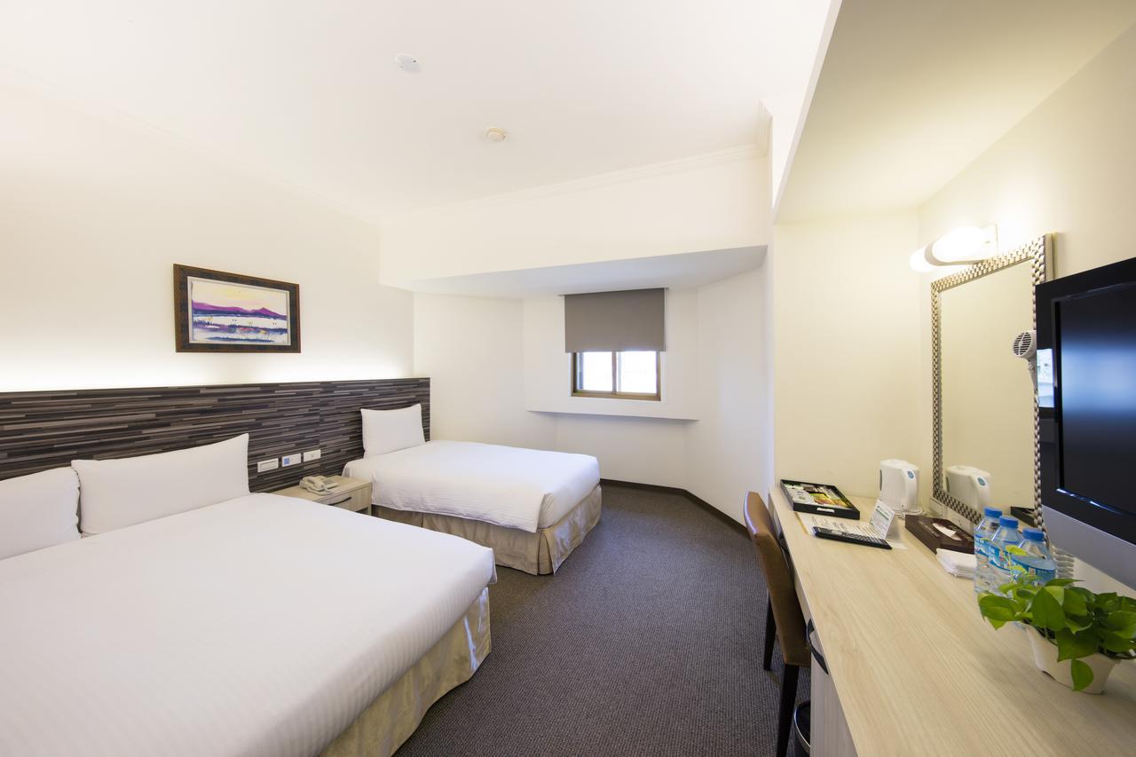 Ful Won Hotel Taichung Esterno foto