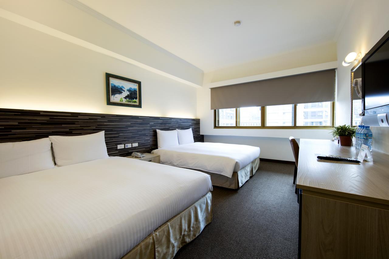 Ful Won Hotel Taichung Esterno foto