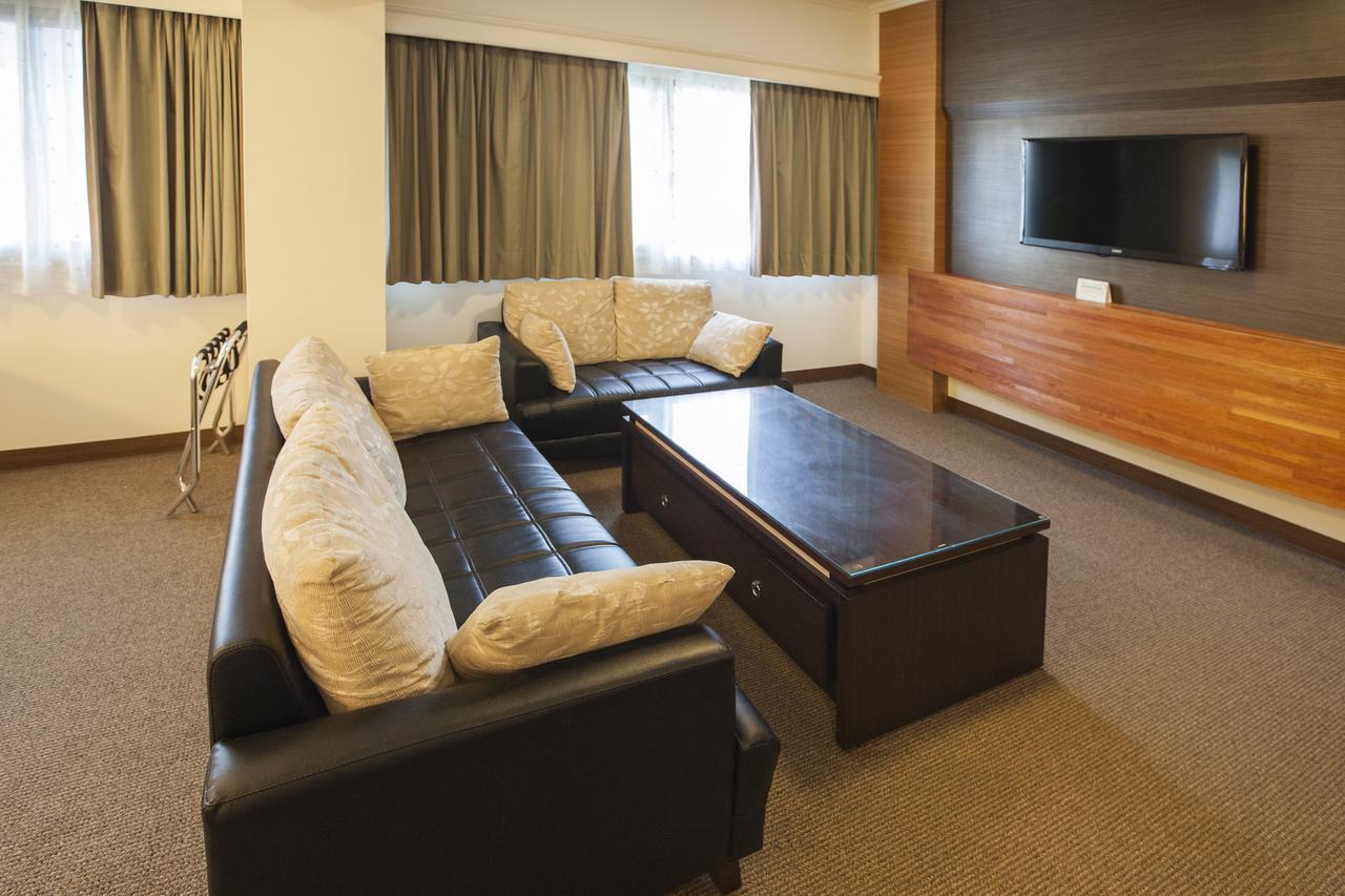 Ful Won Hotel Taichung Esterno foto