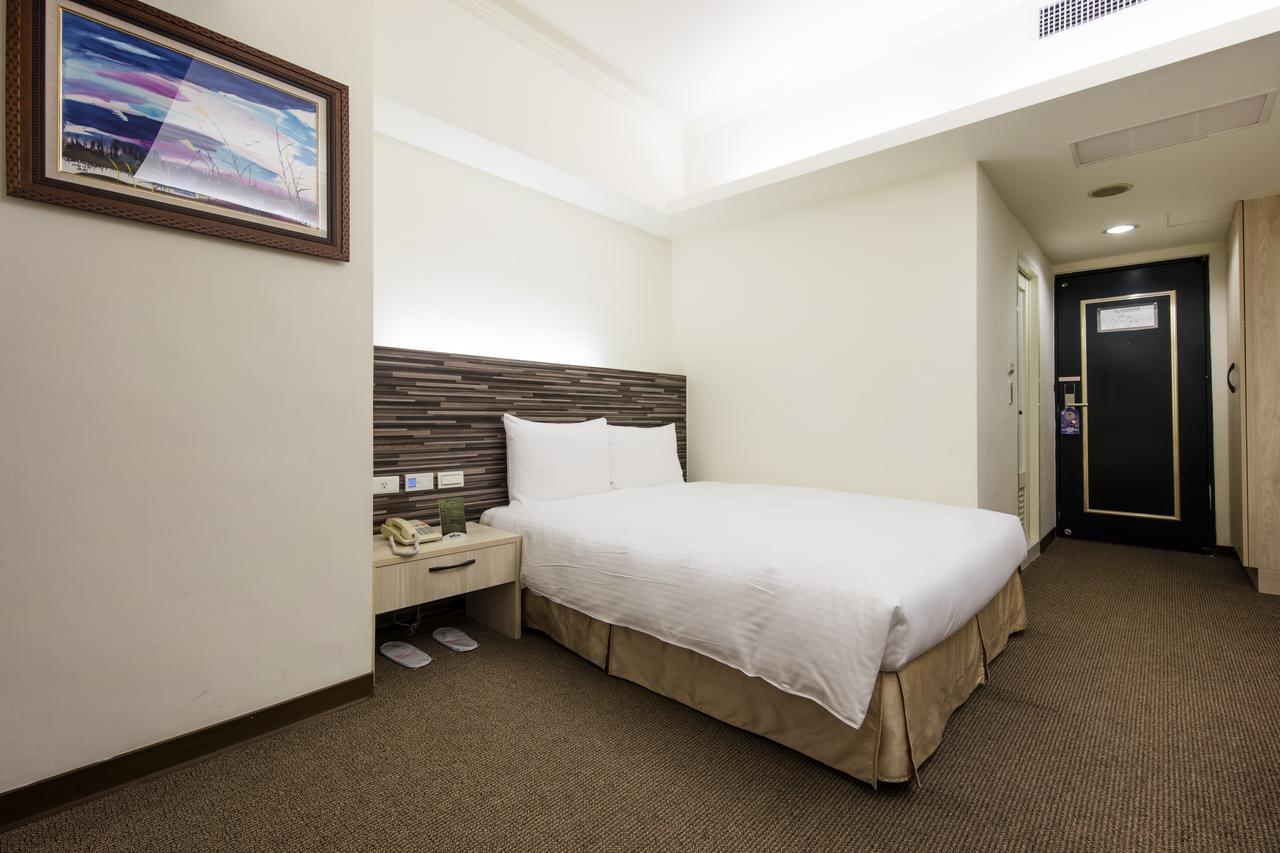 Ful Won Hotel Taichung Esterno foto