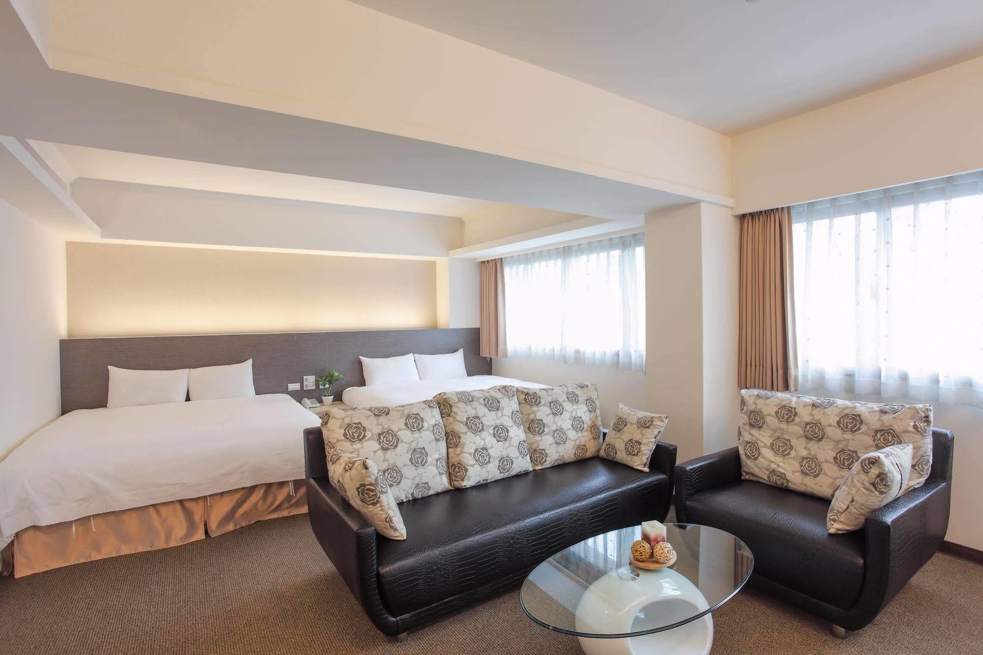 Ful Won Hotel Taichung Esterno foto