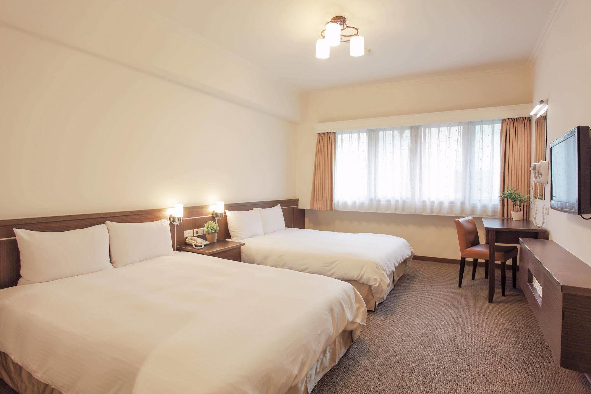 Ful Won Hotel Taichung Esterno foto