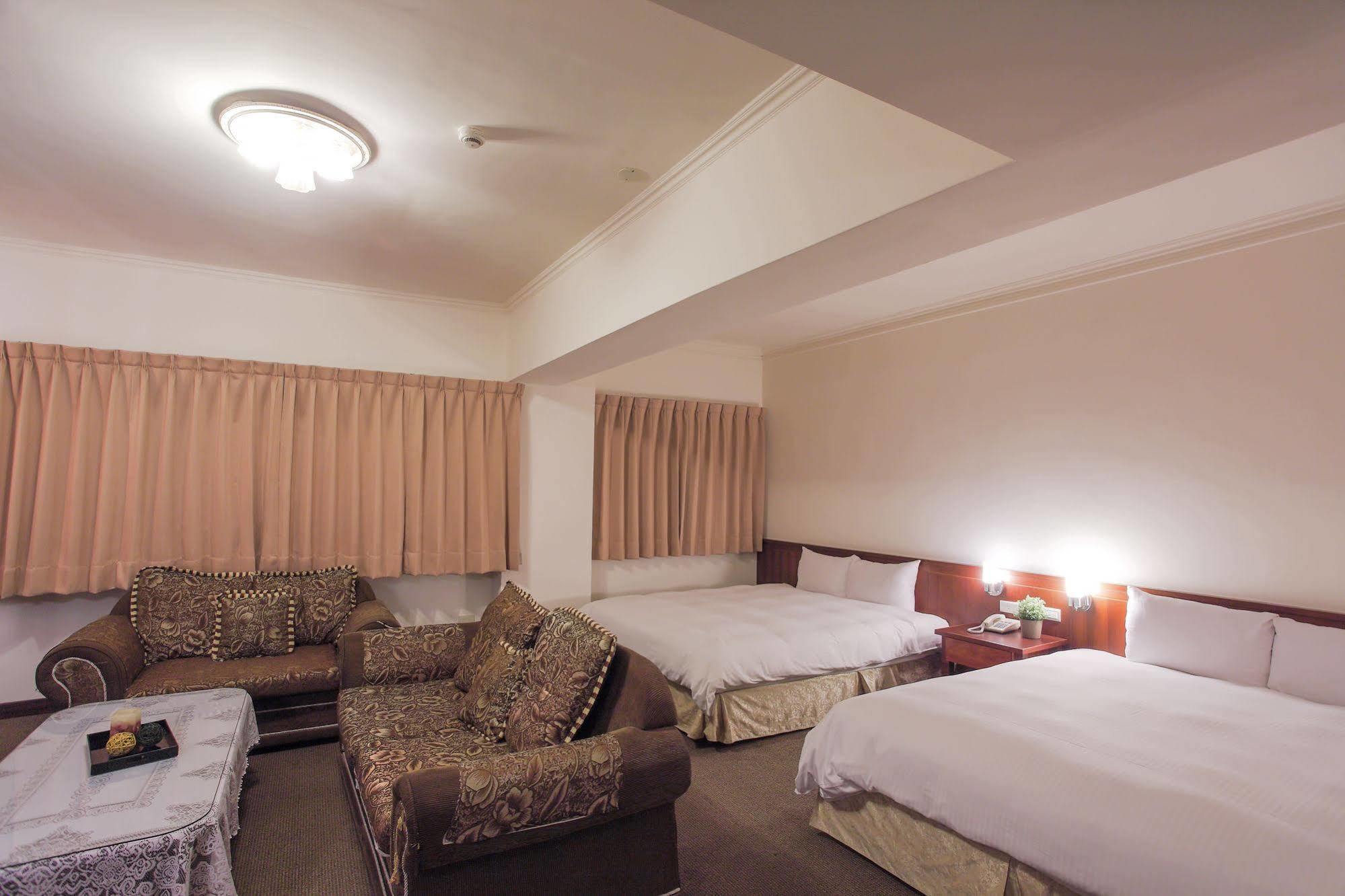 Ful Won Hotel Taichung Esterno foto