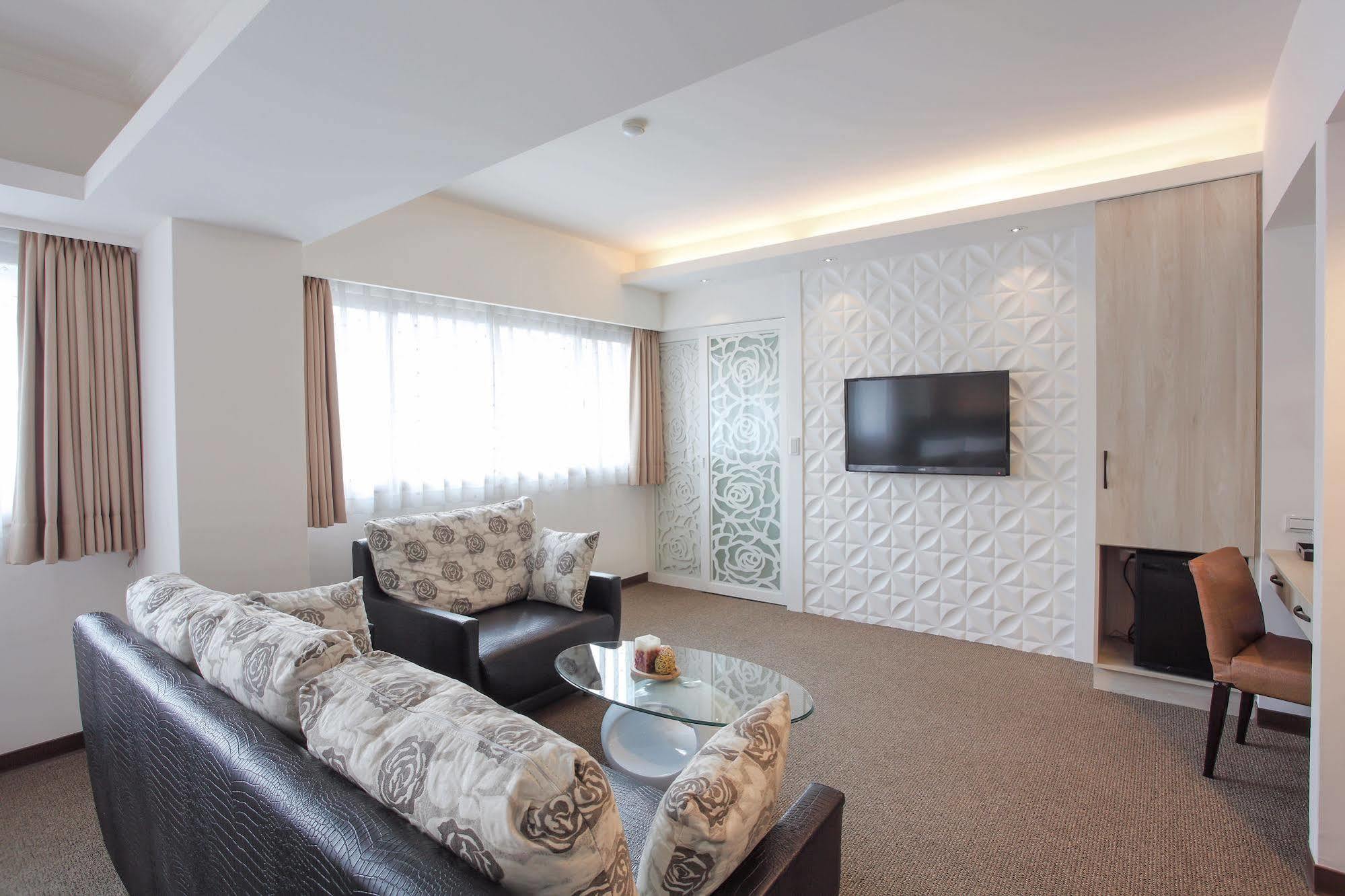 Ful Won Hotel Taichung Esterno foto